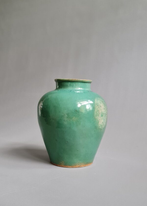 A Chinese Shiwan jar with celadon green glaze, Qing Dynasty - Afbeelding 4