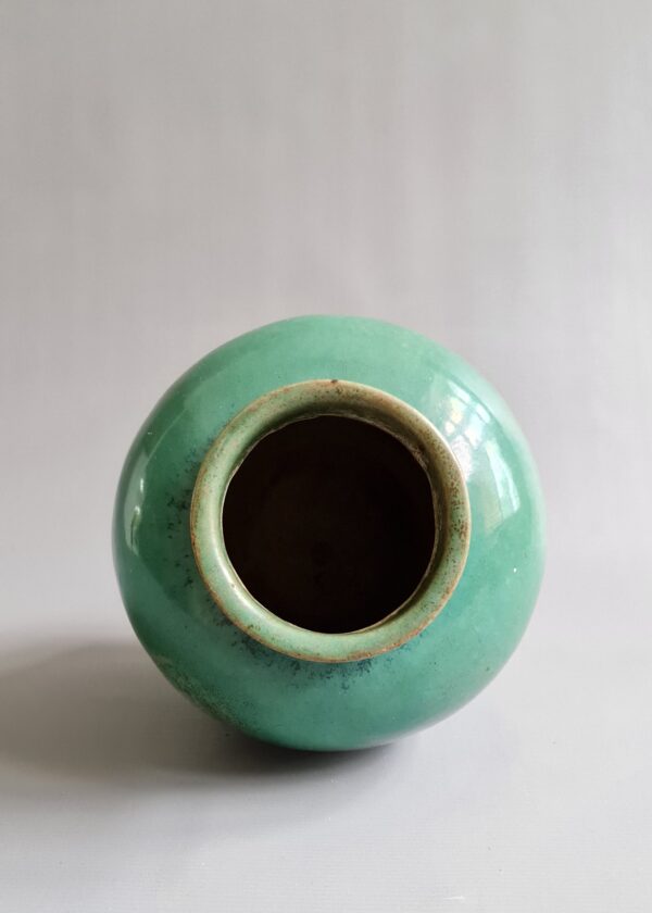 A Chinese Shiwan jar with celadon green glaze, Qing Dynasty - Afbeelding 3