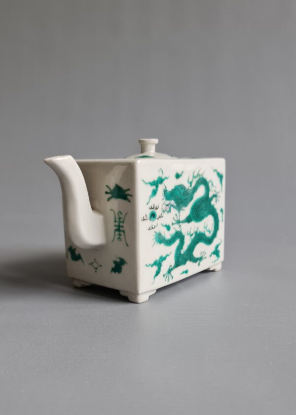 A Chinese porcelain teapot with a green dragon, marked Daoguang - Afbeelding 2