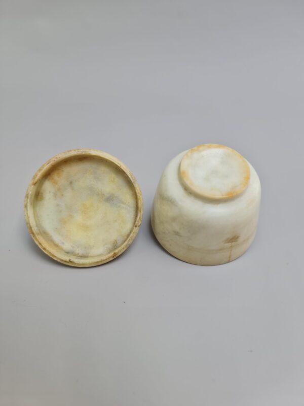 A rare Chinese hard stone (probably chicken bone jade) "gaiwan" covered tea bowl, 18/19 th century - Afbeelding 4