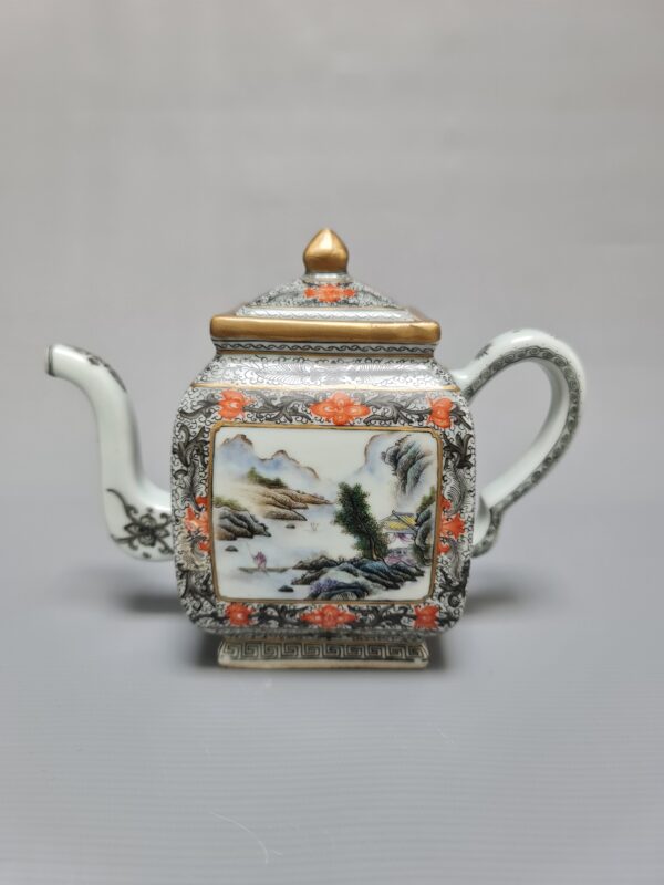 A rare Chinese porcelain hand-painted teapot with a landscape scene and a red overglaze mark - Afbeelding 3